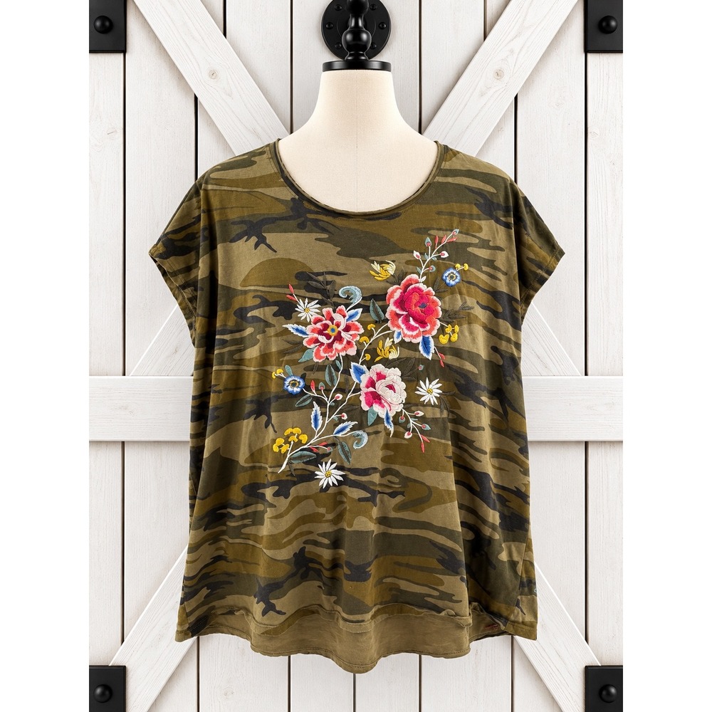 Johnny Was Camo Floral Embroidered Cotton Top Tee Size XL Green Short Sleeve